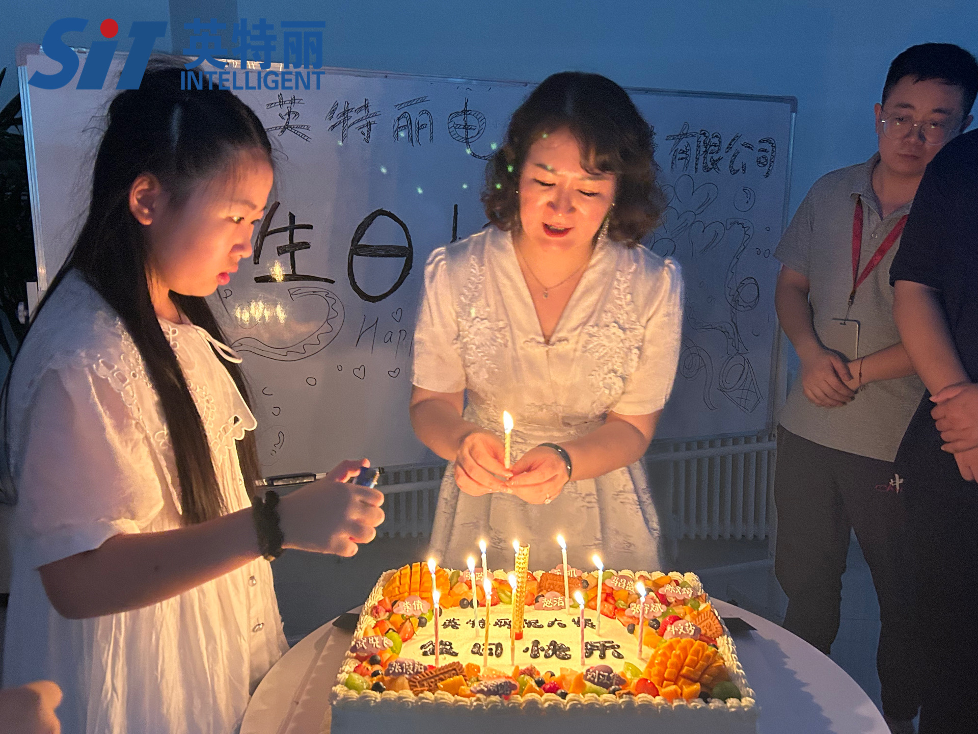 c0f4cef0970c105f773563e3599ebc3.jpg
